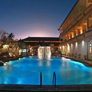 Hotel Febri's & ***